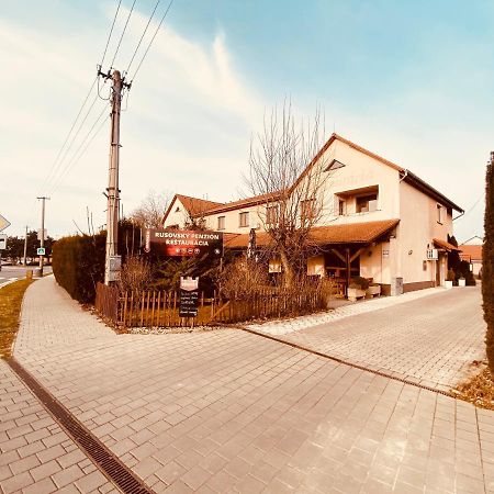 Rusovsky Penzion Bratislava Bagian luar foto