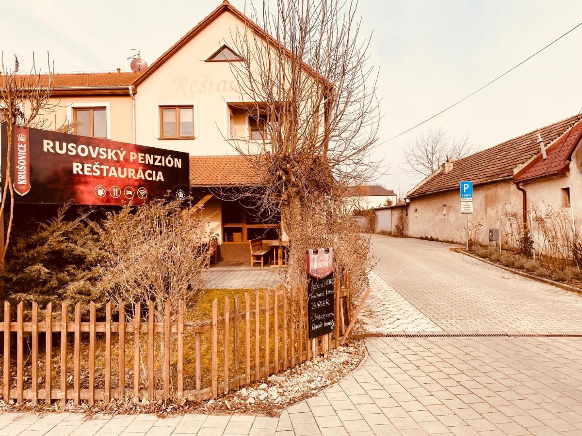 Rusovsky Penzion Bratislava Bagian luar foto