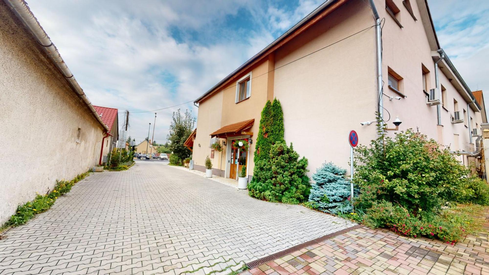 Rusovsky Penzion Bratislava Bagian luar foto