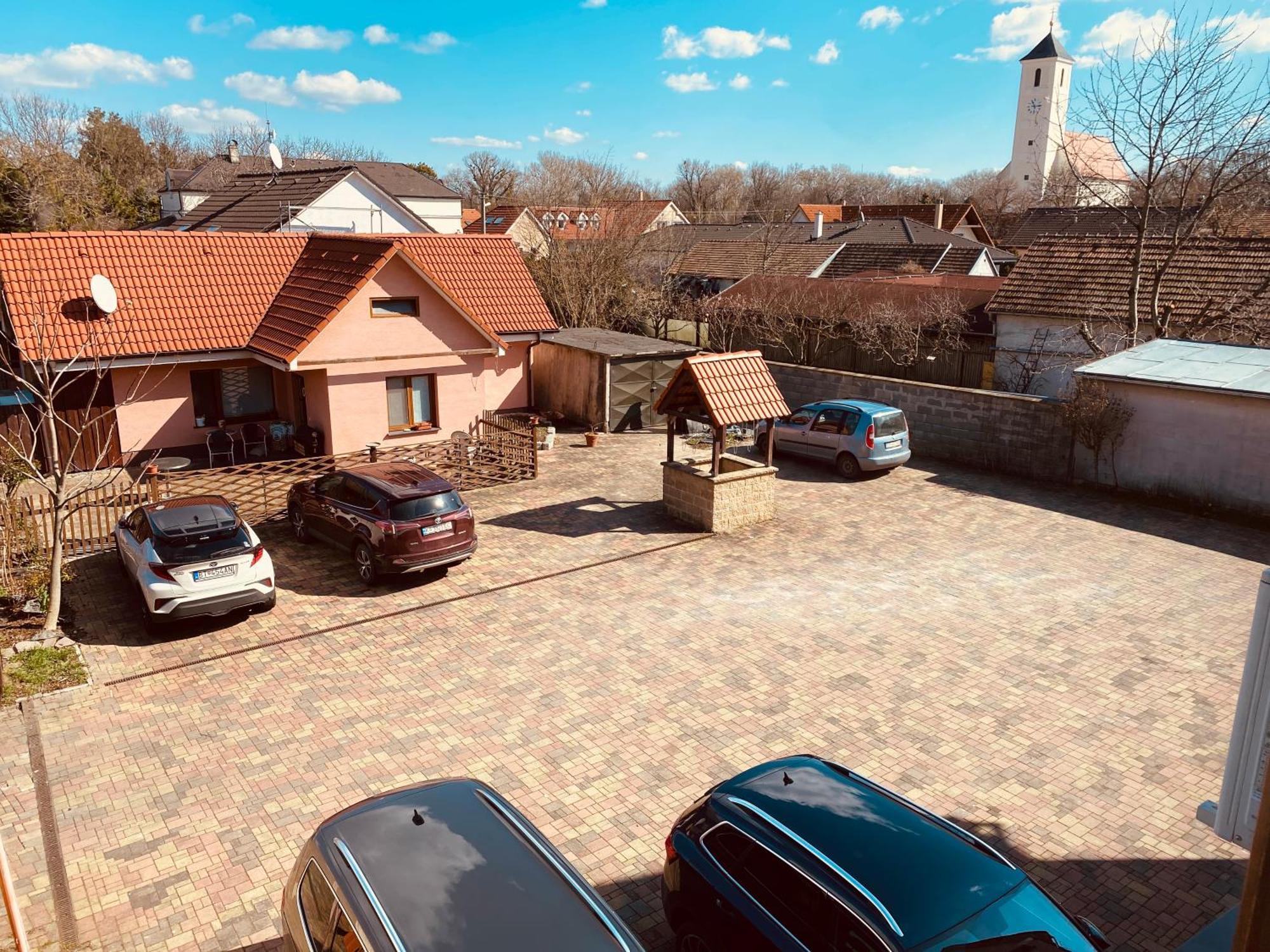 Rusovsky Penzion Bratislava Bagian luar foto