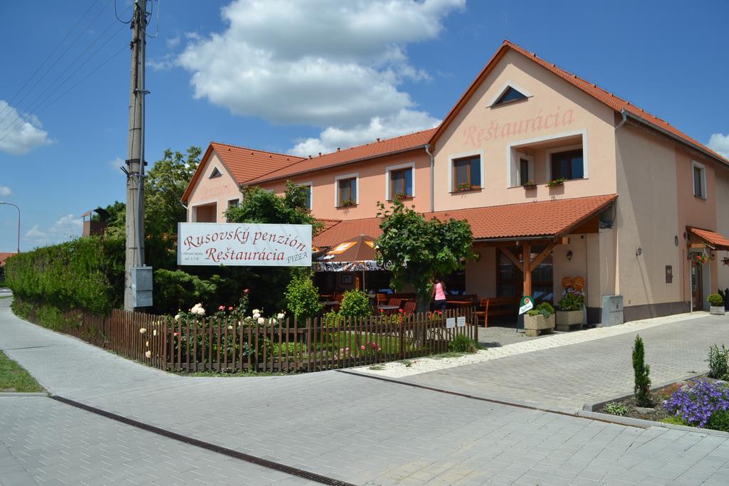 Rusovsky Penzion Bratislava Bagian luar foto