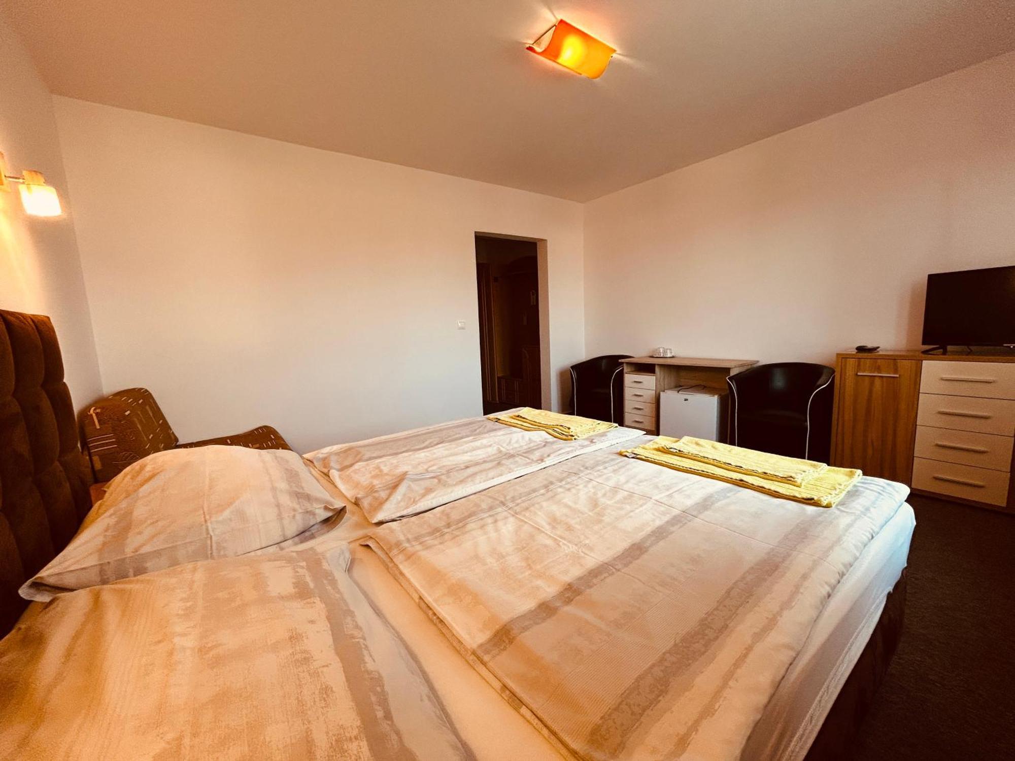 Rusovsky Penzion Bratislava Bagian luar foto