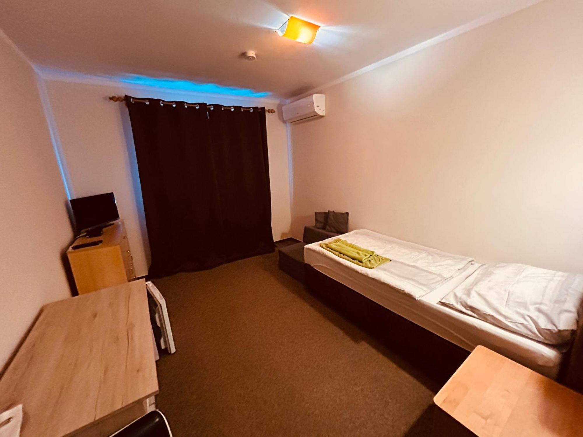 Rusovsky Penzion Bratislava Bagian luar foto