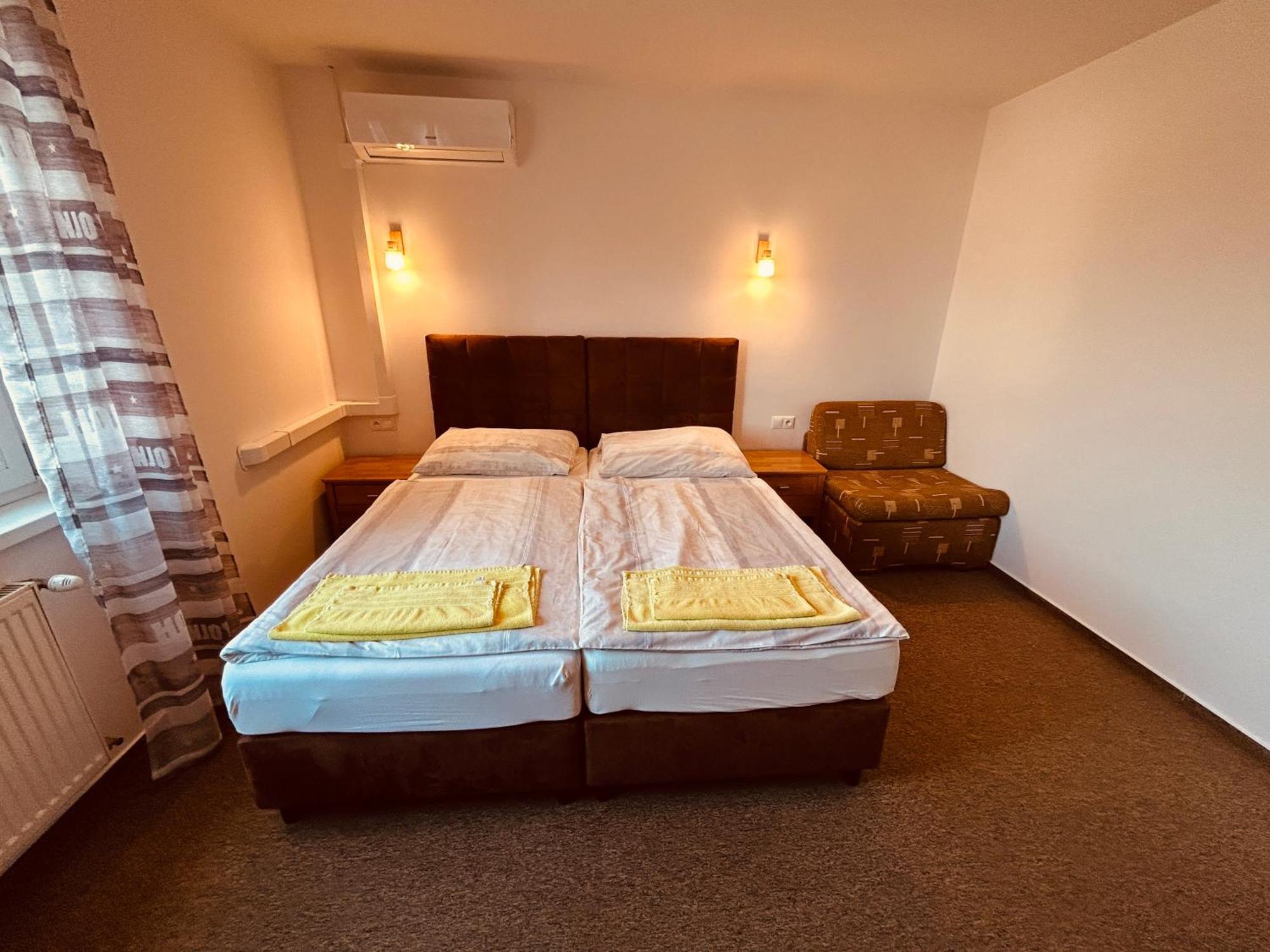 Rusovsky Penzion Bratislava Bagian luar foto